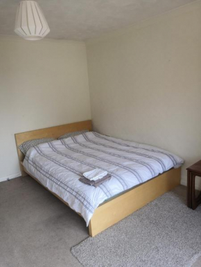 Private room in westend near city centre shared bathroom